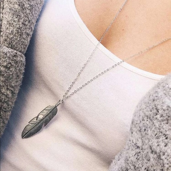 Feather hanging pendant chain necklace - Picture 2 of 6